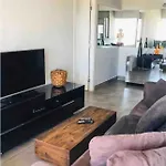 Confortavel, Ar Na Sala E Quarto, Garagem, 183